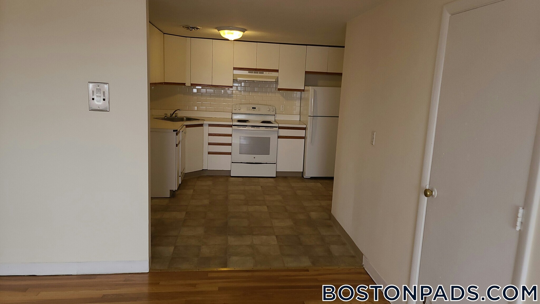 Building Photo - 20 Riverside St