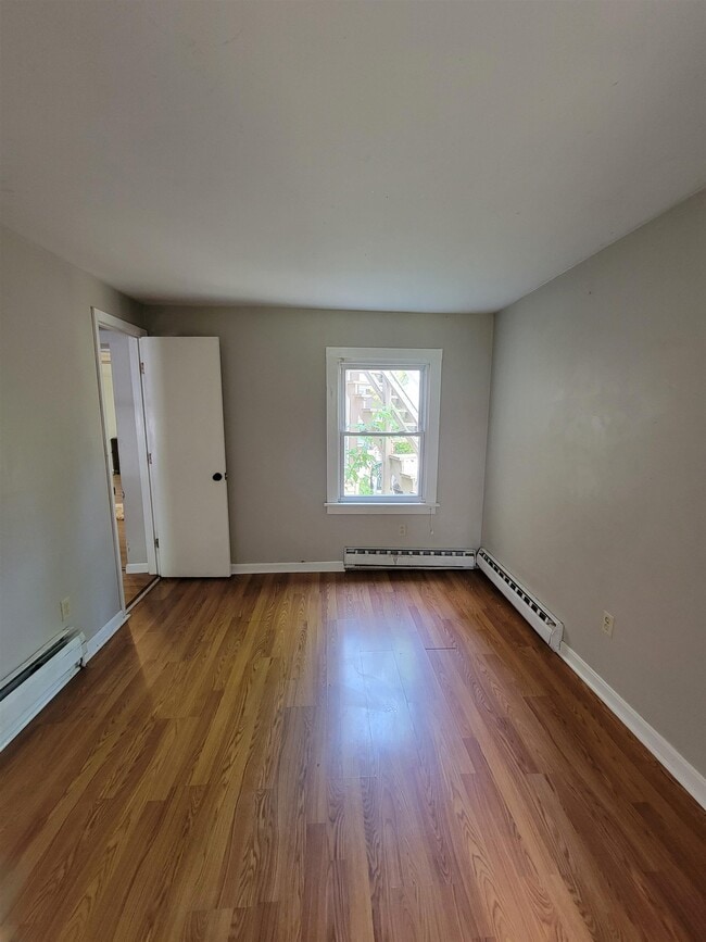 Building Photo - 304 S Winooski Ave