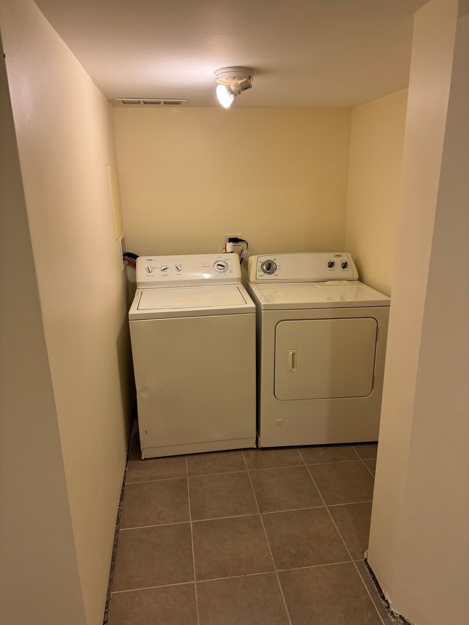 Building Photo - 2703 W Haddon Ave