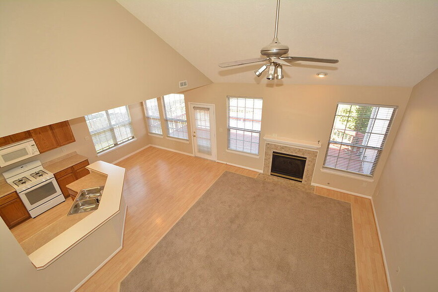 Building Photo - 10299 Lakeland Dr