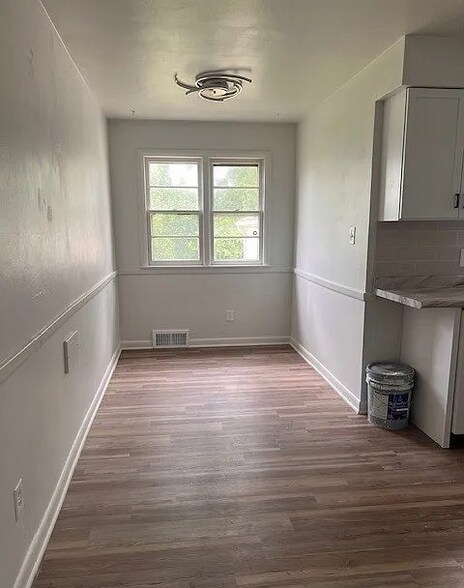 dining nook - 1340 Aberdeen Ave