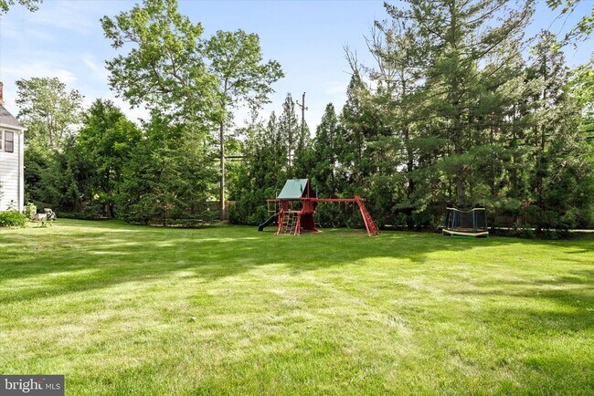 Building Photo - 127 Westerly Rd