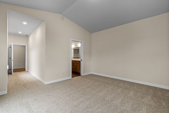 Building Photo - 899 NE Discovery Loop