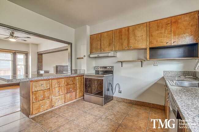 Building Photo - Stunning 4BD Craftsman in Excellent N Port...