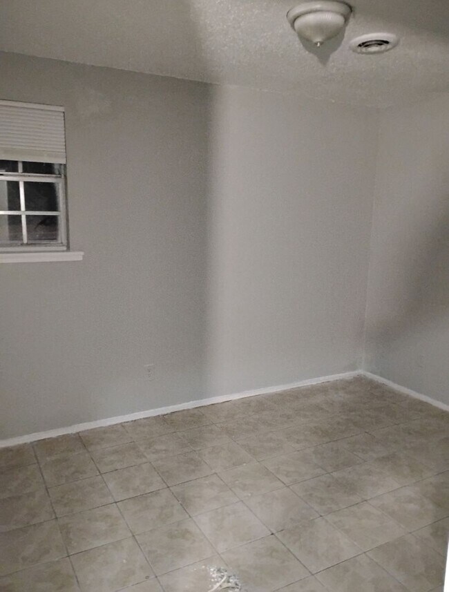 Building Photo - Beautifully Renovated 2BR/1BA Unit Now Leasing