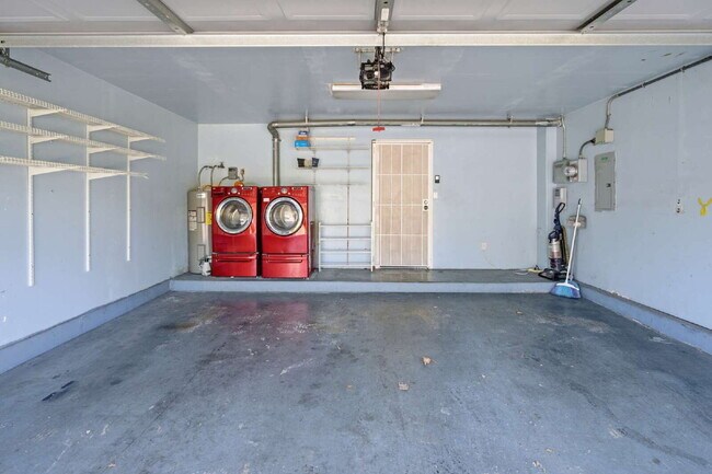 Building Photo - 3BR/2.5BA Townhome w/ 2-Car Garage & Solar – Ewa Beach