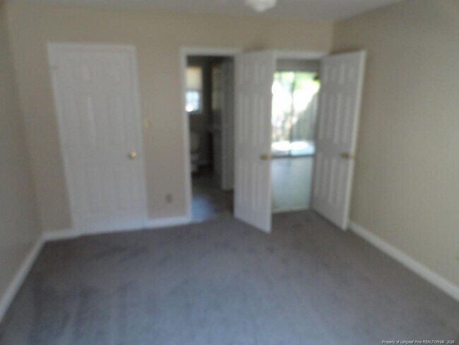 Building Photo - 593 Countrytown Dr