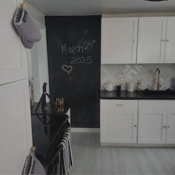 Chalkboard wall in kitchen - 5423 Beechwood Ave