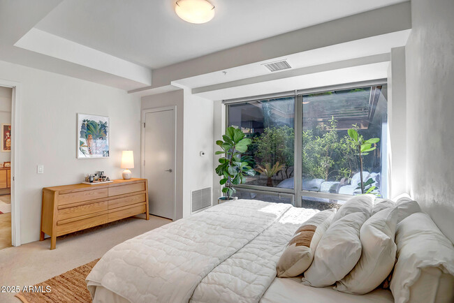 Building Photo - 7131 E Rancho Vista Dr
