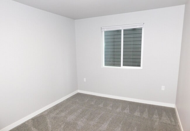 Building Photo - 2Bd/2Ba 2nd Story Apartment Unit - Available Now!