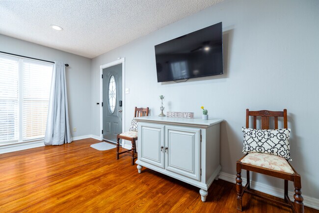 Building Photo - 212 N Magdalen St