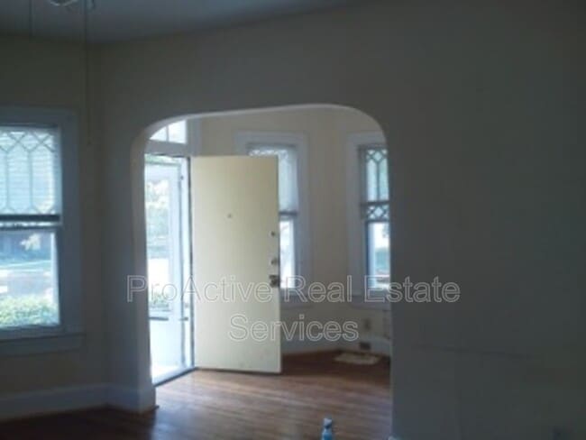 Building Photo - 3701 Colonial Ave