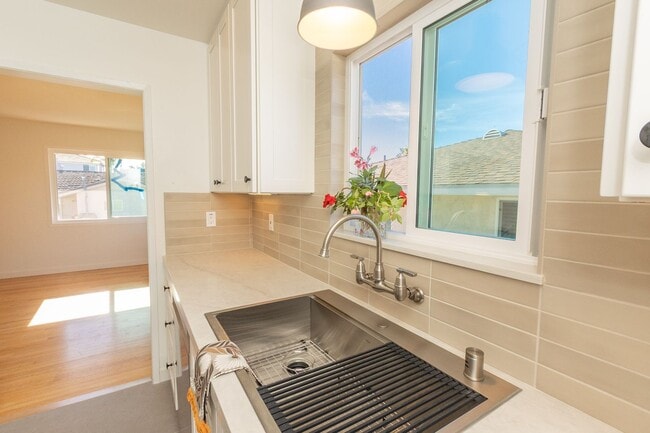 Building Photo - Beautifully Remodeled 2 Bed/1Bath Home with Ocean and Bay Glimpses in Ocean Beach!