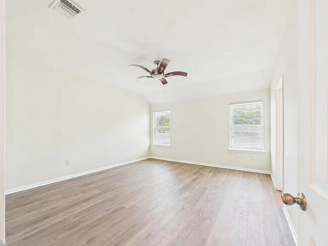 Building Photo - 607 Luna Vista Dr