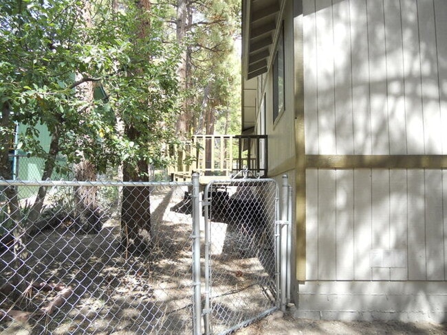Building Photo - Charming 3-Bed, 2-Bath Home with 2-Car Gar...