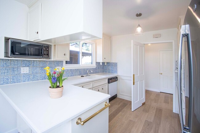 Building Photo - 4Bed/2Bath Home in  Kentfield with stellar...