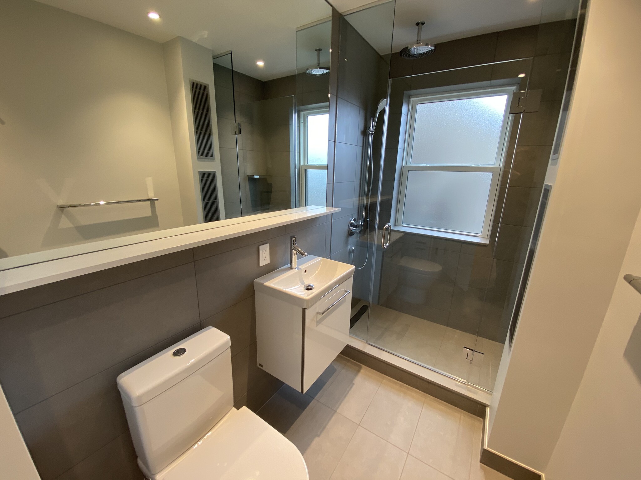 Building Photo - 36 Madison St