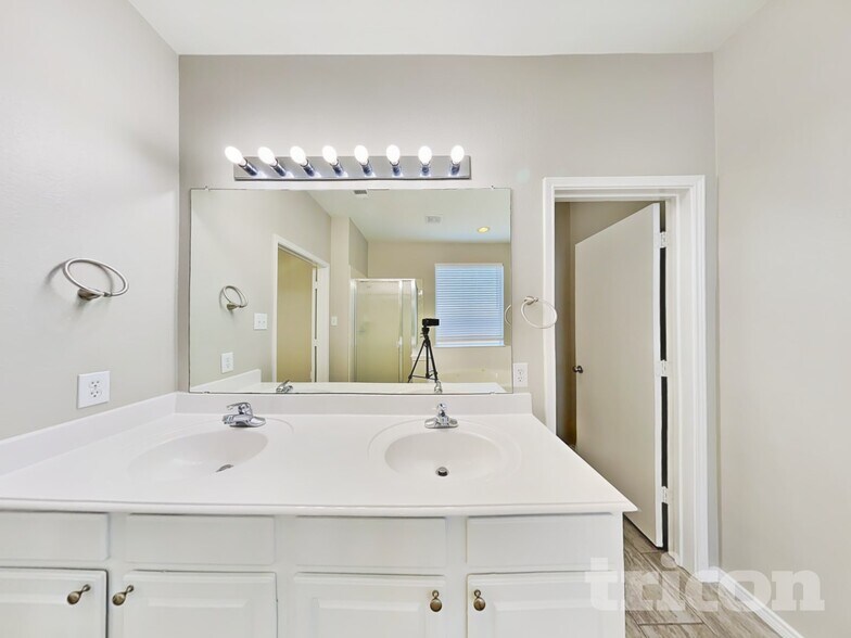 Building Photo - 1015 Remington Ranch Rd