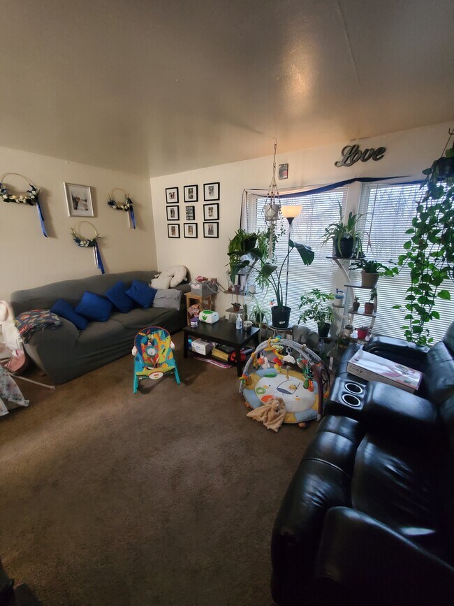 Primary Photo - Multi-Level 2BED/1.5BATH West Allis Apartment