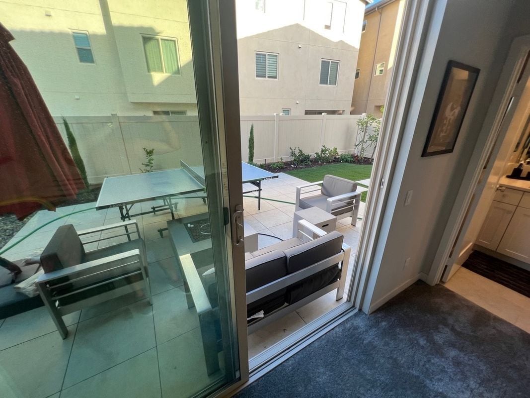 Building Photo - 520 Serrano Summit Dr