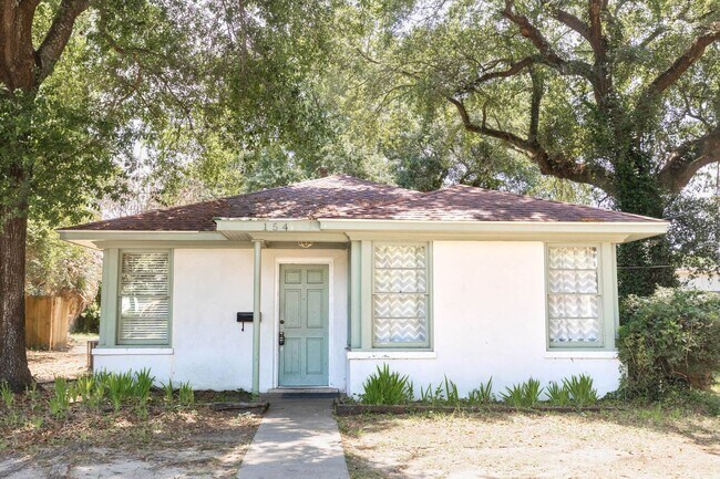 Building Photo - BILOXI - ADORABLE LITTLE COTTAGE - CLOSE TO KEESLER AND THE BEACH