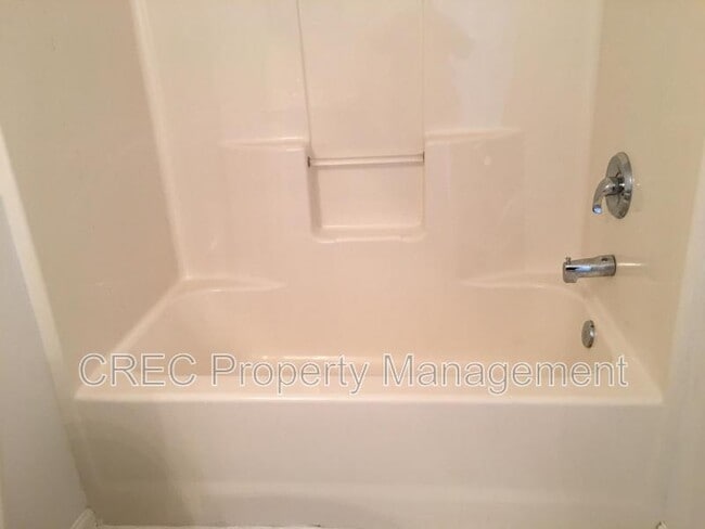 Building Photo - 146 Darcy Ave