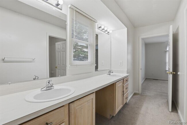 Building Photo - 3932 Fieldview Rd