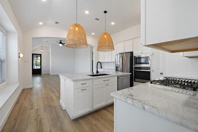 Building Photo - 22609 Bristlegrass Ln