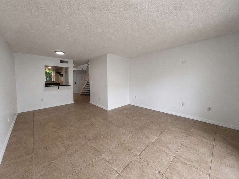 Living Room View To Inside - 9371 Fontainebleau Blvd