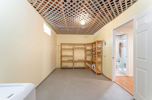 Building Photo - 3009 20th Ct S