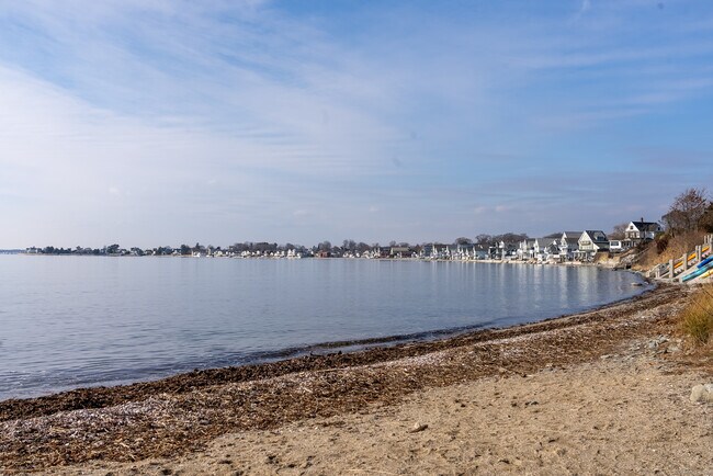 Building Photo - 83 Carriage Dr