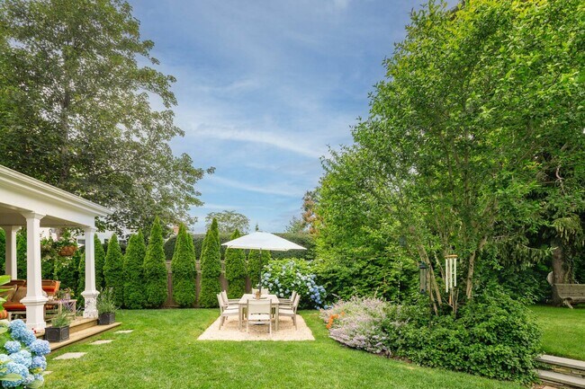 Building Photo - 135 Meeting House Ln