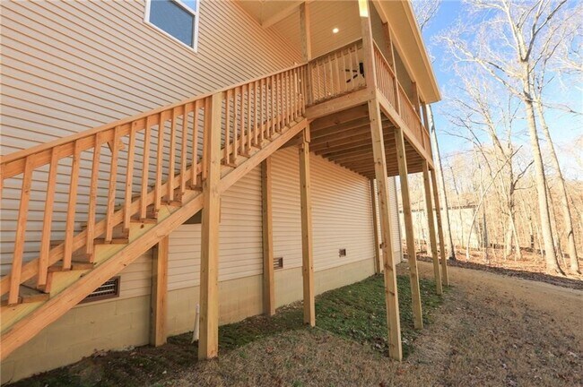 Building Photo - 12 Celtic Dr