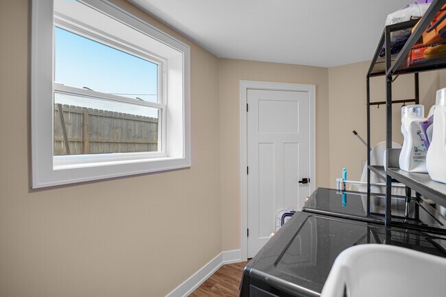 Building Photo - 10324 S 81st Ave