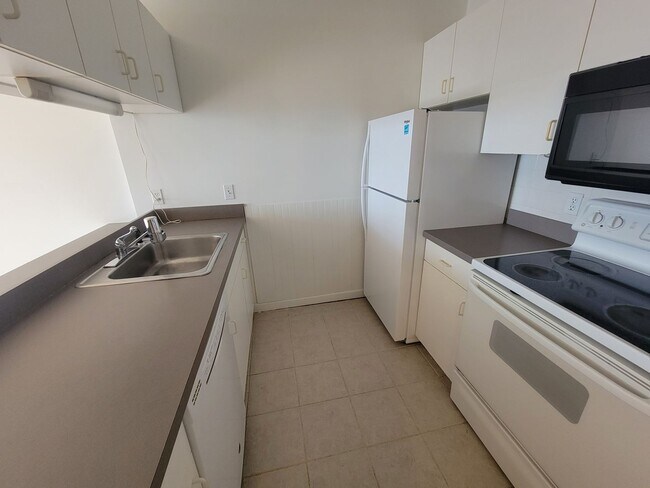 Building Photo - Studio Available Near North Quincy T With Parking