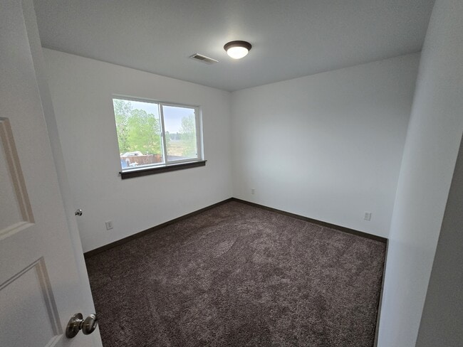 Building Photo - 745 Linda Ln