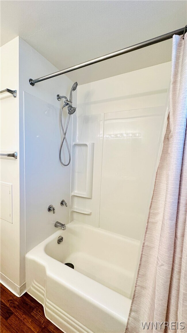 Building Photo - 954 Brighton Rd