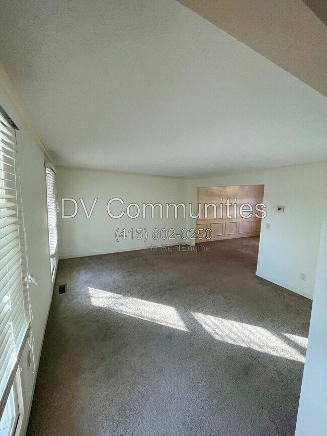 Building Photo - 32467 S Roundhead Dr