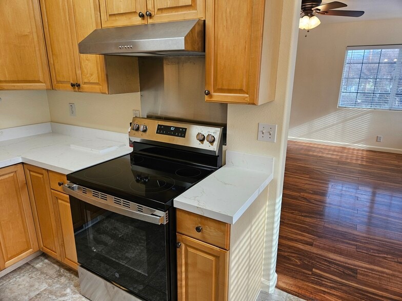 Building Photo - 1001 Stoddard Ave