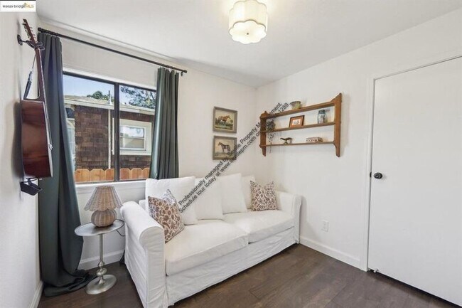 Building Photo - 3360 Arizona St