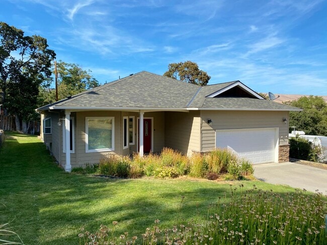 Building Photo - Lovely Modern Westside Home