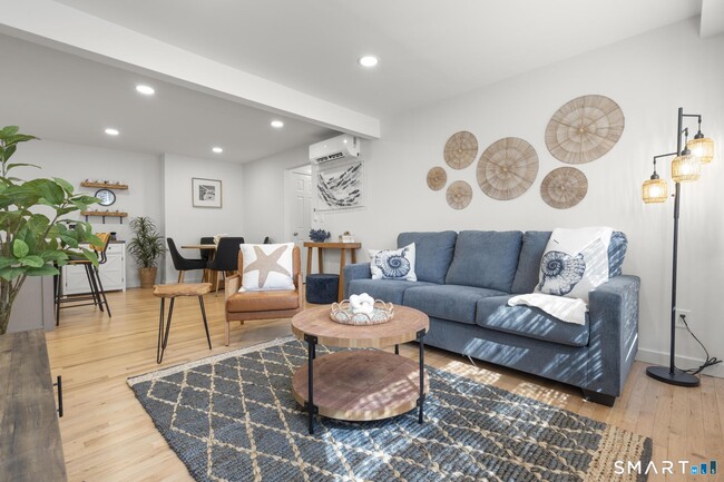 Building Photo - 1742 Boston Post Rd