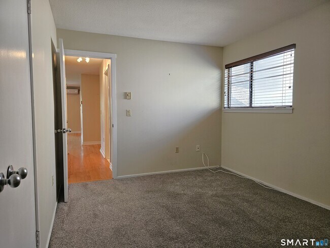 Building Photo - 83 Mallard Dr