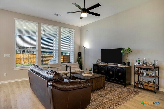 Building Photo - 5725 Huron Dr