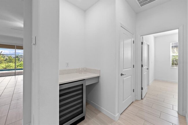 Building Photo - 14265 17th Ct E