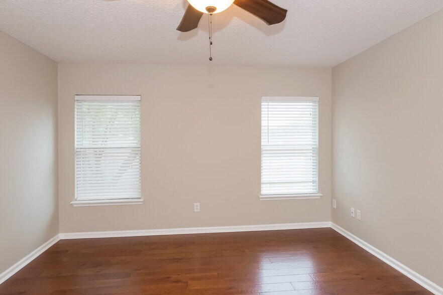 Building Photo - 1812 Northglen Cir