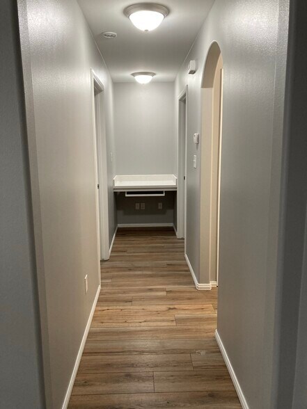 Building Photo - 910 English Ave