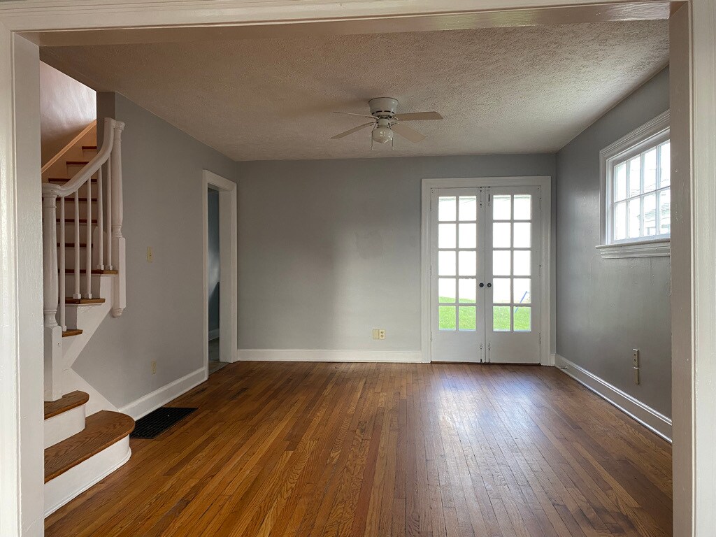 Dining room - 121 S High St