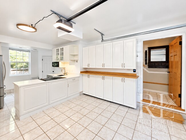 Building Photo - 14444 Sunrise Drive NE