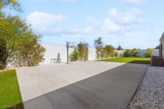 Building Photo - 4315 N Dapple Gray Rd